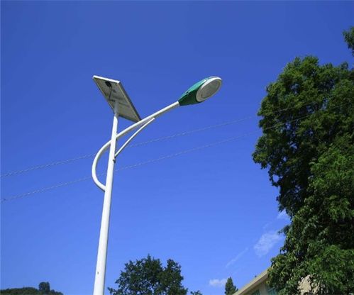 河南太陽能路燈廠家解析 太陽能路燈在連續陰雨天究竟能亮多久？