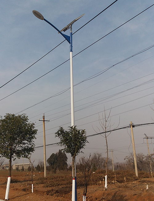 太陽能路燈的鋰電池與蓄電池優(yōu)勢(shì)大比拼 誰更勝一籌？